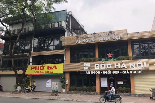 Không bị cấm, nhiều hàng quán ở Hà Nội vẫn 'cửa đóng then cài'
