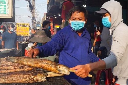 TP.HCM: Nướng 3000 con cá lóc, nhiều quán vẫn 'cháy hàng' ngày vía Thần Tài