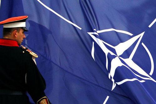 Tổng thống Macron muốn Pháp rút khỏi NATO