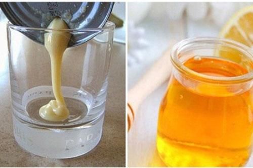 Uống mật ong pha với sữa đặc da trắng bóc miễn chê