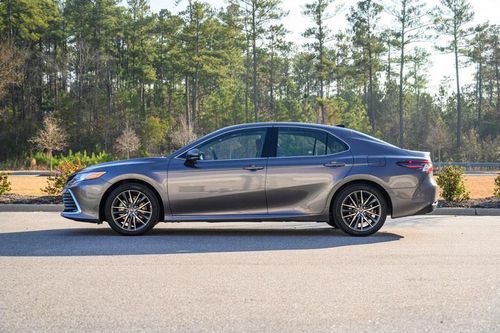 Đánh giá sedan Toyota Camry AWD 2021