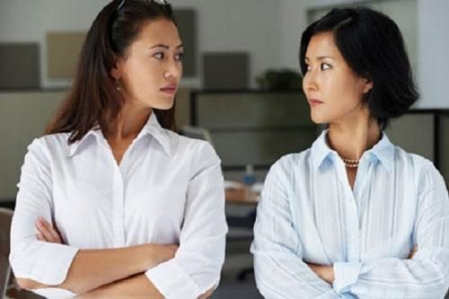 Con dâu khó xử vì tối nào mẹ chồng cũng vào phòng nằm ké điều hòa