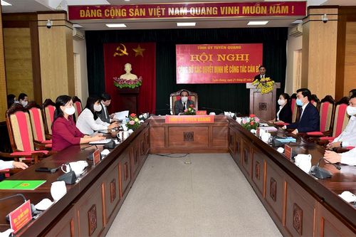 Công bố các quyết định về công tác cán bộ