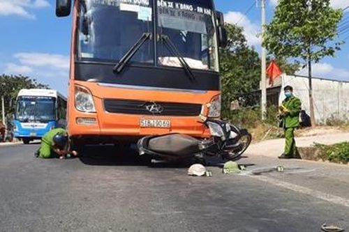 Xe khách tông xe máy, 2 người thương vong