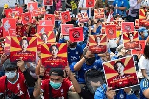 Facebook khóa tài khoản quân đội Myanmar