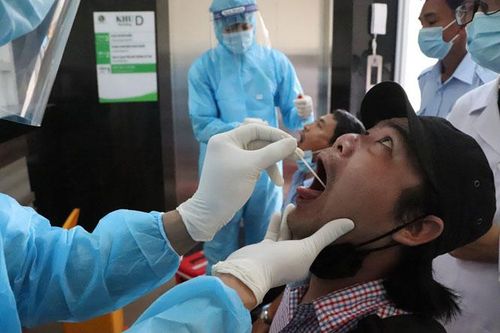 Thành phố Hồ Chí Minh xét nghiệm Covid-19 cho 100% nhân viên y tế