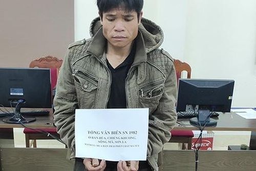 Bắt quả tang đối tượng mua bán 1 bánh heroin, khoảng 12.000 viên ma túy tổng hợp