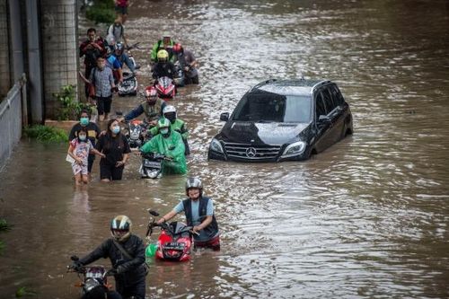 Jakarta hứng chịu lũ lụt, hơn 1000 người phải sơ tán