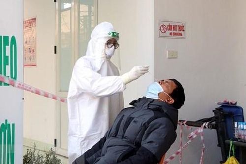 Hải Dương: Lấy mẫu xét nghiệm SARS-CoV-2 cho lái xe tải