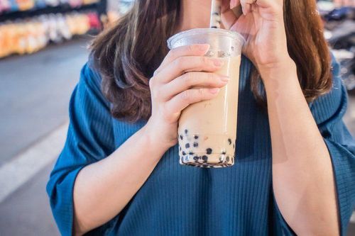 Chuỗi đồ uống Trung Quốc xin lỗi vì gọi phụ nữ là 'món hời'