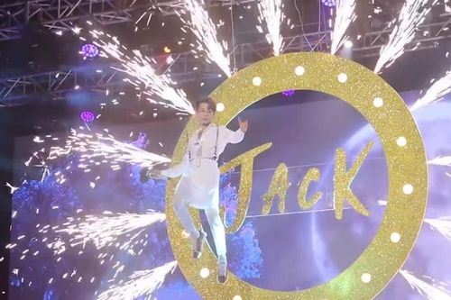 Hậu trường màn treo người trên không của Jack