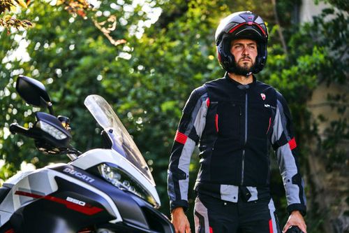 Ducati ra mắt áo giáp môtô được trang bị túi khí