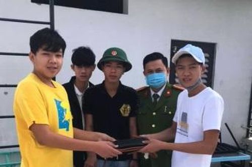 Thanh niên sống đẹp