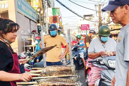Nhộn nhịp mua vàng ngày vía Thần Tài