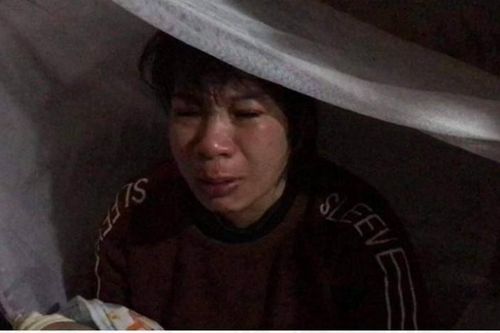 Bé gái 12 tuổi bị người tình của mẹ hãm hiếp: 'Đánh để dạy con'