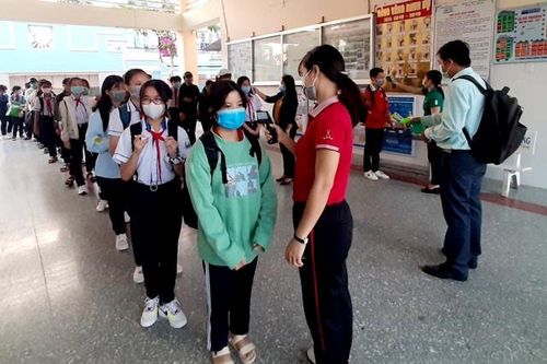 Sóc Trăng: Nghiêm túc phòng dịch trong ngày đầu trở lại trường
