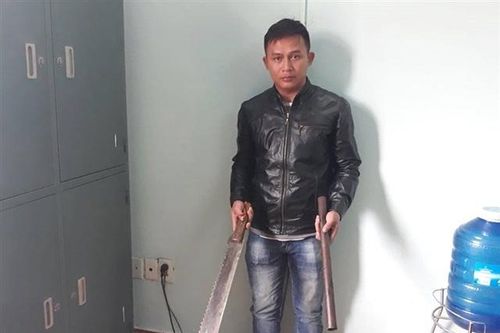 Nhóm thanh niên đánh người trên xe khách ở Quảng Nam đến công an trình diện