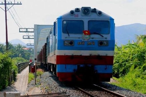 Đường sắt dừng chạy nhiều tàu địa phương vì dịch bệnh Covid-19