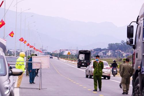 Hải Dương Ứng phó COVID-19 chủng mới: Xét nghiệm tài xế xe tải