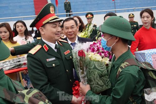 Hà Nội xét nghiệm COVID-19 hơn 4.000 thanh niên trúng tuyển nghĩa vụ