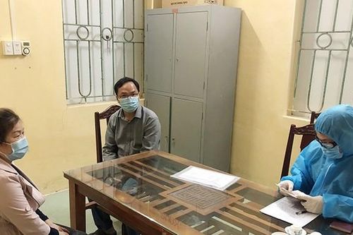 Trốn tránh cách ly y tế, 2 chuyên gia nước ngoài bị phạt 15 triệu đồng