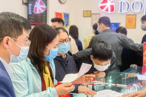 Giá vàng hôm nay 22/2: Bán sạch kho vẫn chưa thấy giá tăng