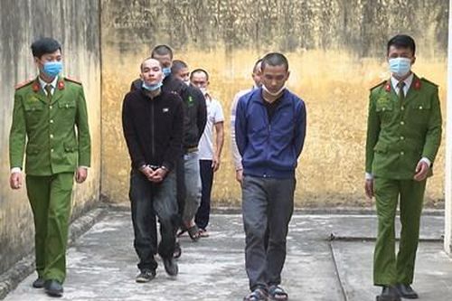 8 đối tượng hung hãn chặn xe, bắt người, cưỡng đoạt tài sản