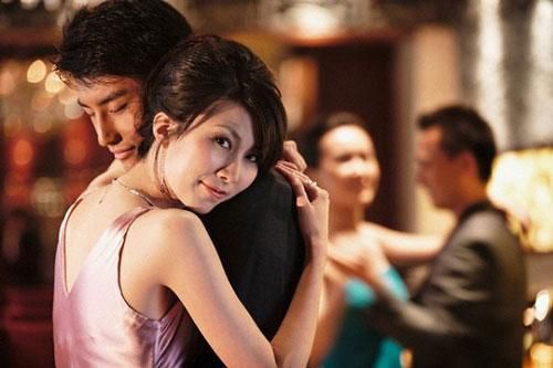 Phụ nữ khôn không bắt đàn ông thay đổi tính cách, họ giữ chồng bằng 3 điều cơ bản này
