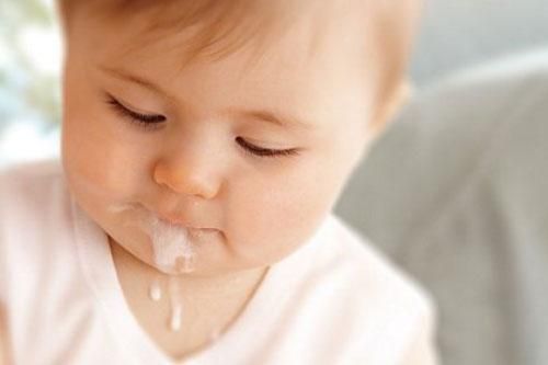 Dấu hiệu cảnh bảo trẻ có vấn đề về đường tiêu hóa