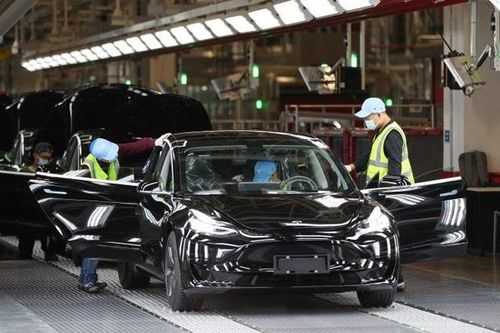 Ngành ô tô Mỹ đình trệ và xói mòn sau thương chiến với Trung Quốc