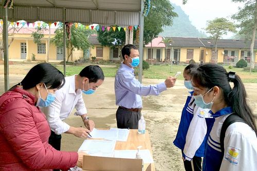 Đề cao phòng dịch trong ngày đầu học sinh trở lại trường