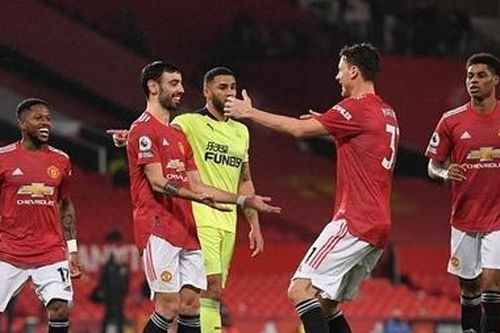 Đánh bại NewCastle, MU lấy lại ngôi nhì bảng