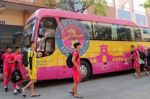 Thành Long - Không chỉ là sân bóng