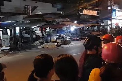 'Ăn thua' trong lúc nhậu, vợ dùng kéo đâm chồng hờ