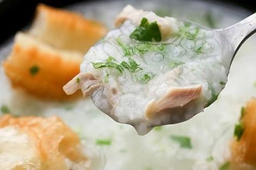 Cháo gà thanh đạm sau Tết