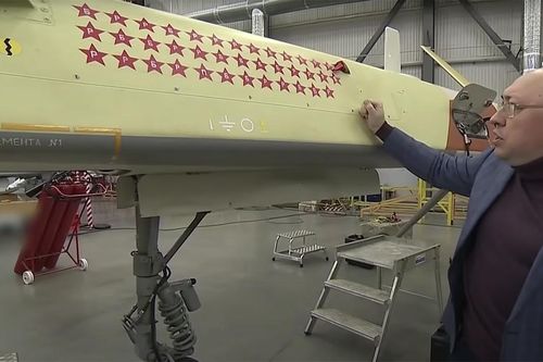 Vì sao 'quái thú' UAV Orion Nga mang 38 ngôi sao đỏ trên thân?