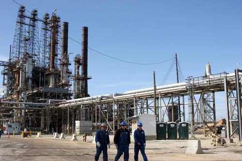 Các nhà máy lọc dầu Texas tê liệt, giá xăng ở Mỹ tăng
