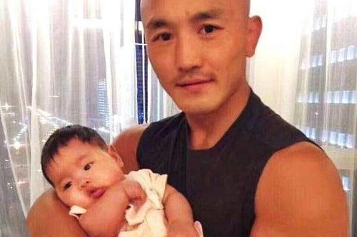 'Đệ nhất Thiếu Lâm' Nhất Long lên chức bố