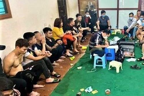 Cảnh sát đột kích xới bạc mở xuyên Tết tại Hà Nội