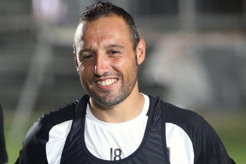 Cazorla hóa người hùng với bàn thắng phút bù giờ