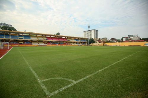 Chất lượng mặt sân V-League: Câu chuyện còn đau đáu