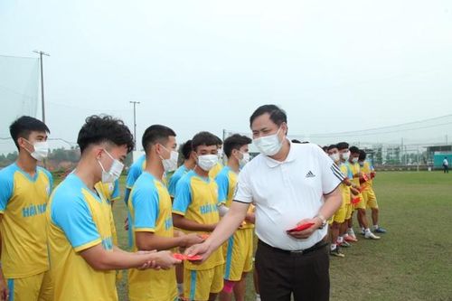 Vĩnh Phúc: TP. Vĩnh Yên sẽ chung tay, góp sức xây dựng đội bóng đá Hải Nam