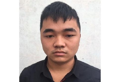 Tạm giữ hình sự đối tượng dùng dầu gió và đá để cướp xe taxi