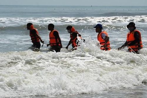 Tìm thấy thi thể nam sinh mất tích khi đi tắm biển