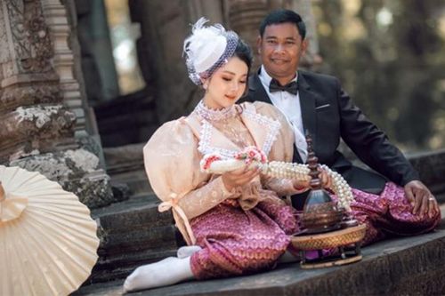 Lại thêm một câu chuyện 'đũa lệch' gây tranh cãi, chú rể đã 52 mà cô dâu chỉ mới 19 tuổi