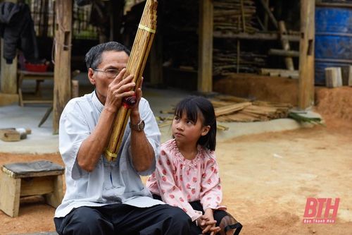 Người 'giữ hồn' khèn bè dân tộc Thái ở Mường Lát