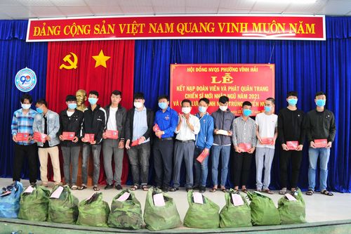 Phường Vĩnh Hải: Kết nạp Đoàn cho 27 thanh niên trúng tuyển nghĩa vụ quân sự năm 2021