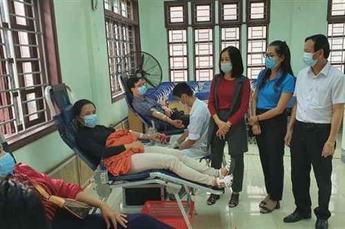 Hơn 500 tình nguyện viên tham gia Chương trình 'Blouse trắng- Trái tim hồng'