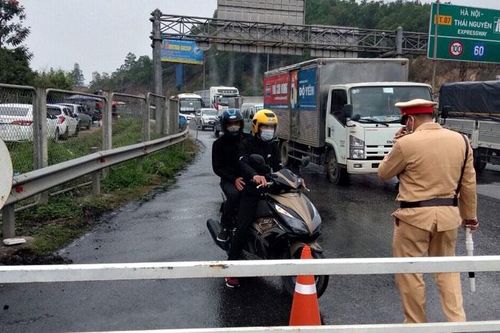 Nhiều trường hợp xe máy đi vào đường cao tốc Hà Nội - Thái Nguyên