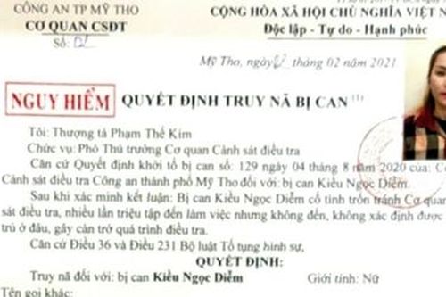 Truy nã 'cô vợ' đập vỡ kính cửa sổ, ném chai xăng đốt nhà chồng cũ